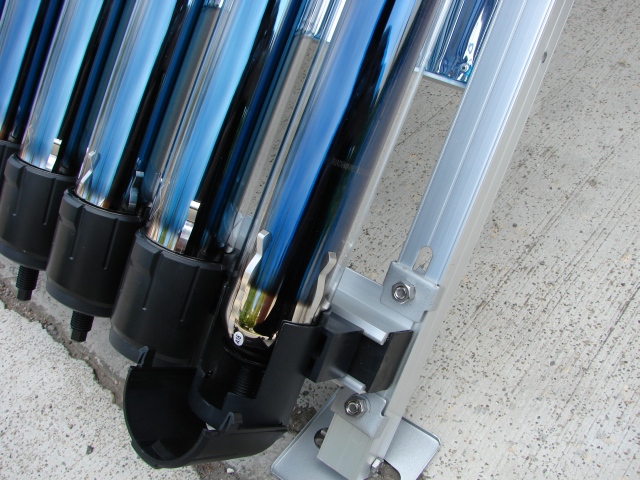 PANNELLO SOLARE SOTTOVUOTO CON 24 TUBI HEAT PIPE